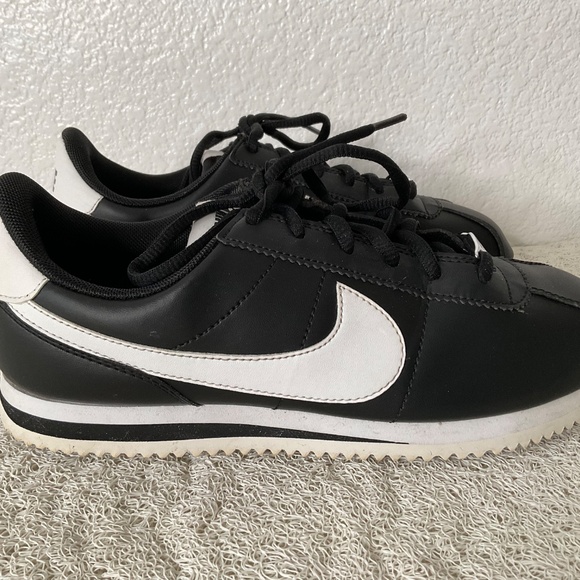 Nike Cortez 904764-001 black and white unisex Size 6 youth - Picture 3 of 10